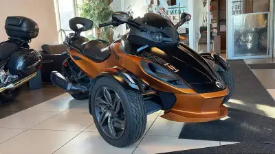 Spyder Rss 2013 19000 kilos toujours bien entretenu sorti un ete pour faire 3 rider je travaille tro...