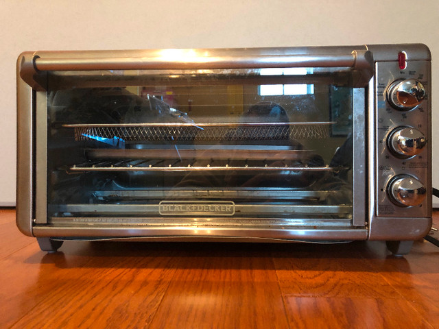LARGE BLACK & DECKER AIR FRYER TOASTER OVEN in Toasters & Toaster Ovens in Moncton