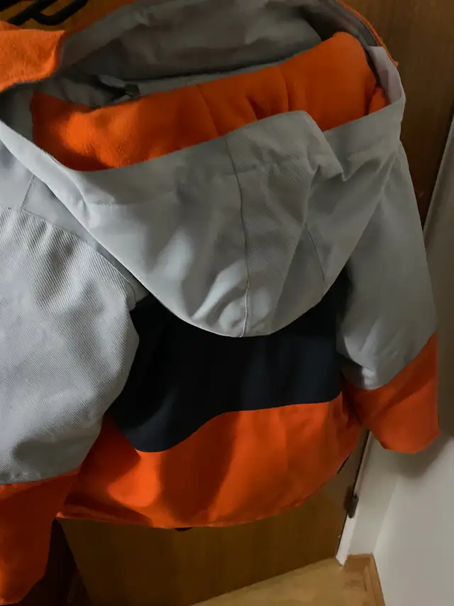 Boys Monster Brand Snow Suit S 12 like new in Kids & Youth in Calgary - Image 4