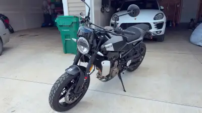 For sale is my 2025 Husqvarna Svartpilen 801. Nothing wrong with the bike, runs great, lots of power...