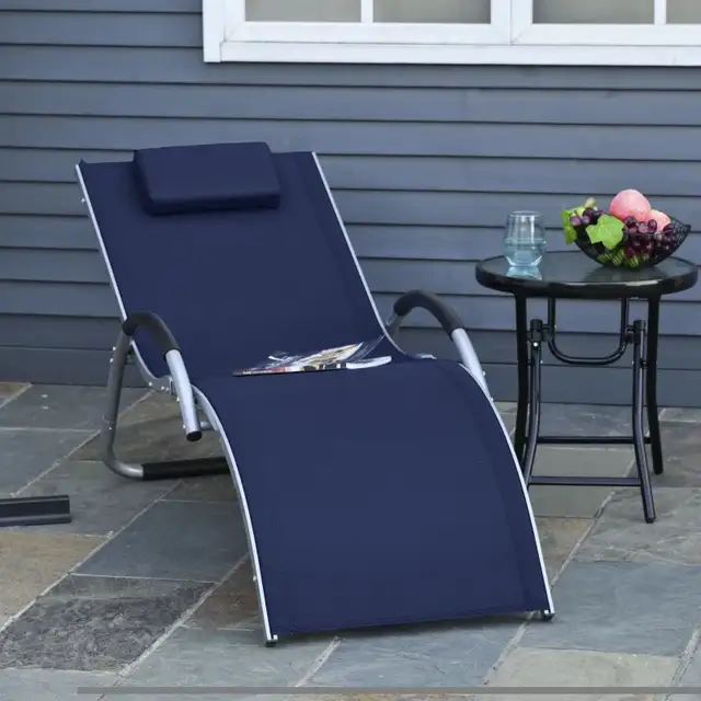 Outdoor lounge chair  in Patio & Garden Furniture in Markham / York Region - Image 6