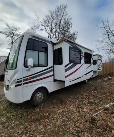 2006 newmar scottsdale motor home 35 feet with 2 jet outs 8.1 liter GM motor on work horse chassis A...
