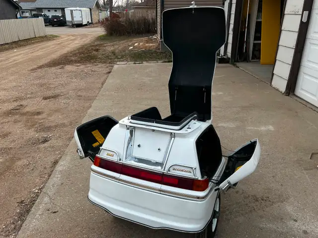 1995 Goldwing/Trailer combo. 20th anniversary special edition in Touring in Regina - Image 5
