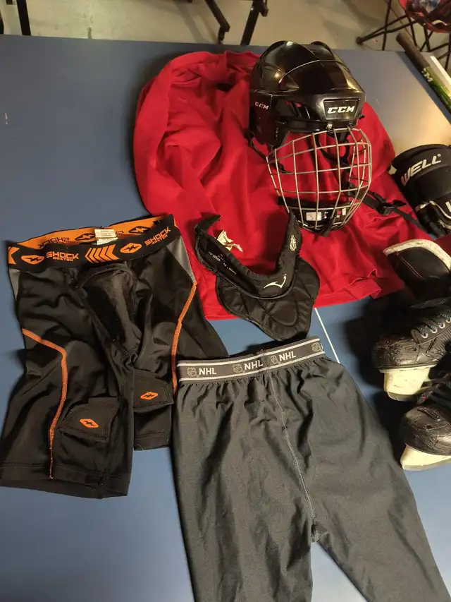 Youth Hockey Equipment in Hockey in Winnipeg - Image 4