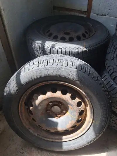 Selling 4 Michelin X-Ice Xi3 winter tires mounted on steel rims. Size: 215/60R16 Tread remaining: ~6...