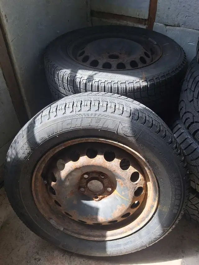 Michelin X-Ice Xi3 Winter Tires – 215/60R16, Set of 4 on Steel R in Tires & Rims in Brantford - Image 2