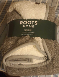 Roots Sherpa Throw - Brand New in Packaging