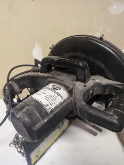 Selling a heavy-duty industrial Gates Power Cutter (Model 208) manufactured by The Gates Rubber Comp...