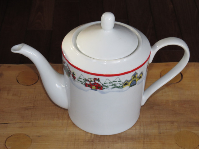 Christmas Teapot Royal Heritage Holiday Joy in Kitchen & Dining Wares in Trenton