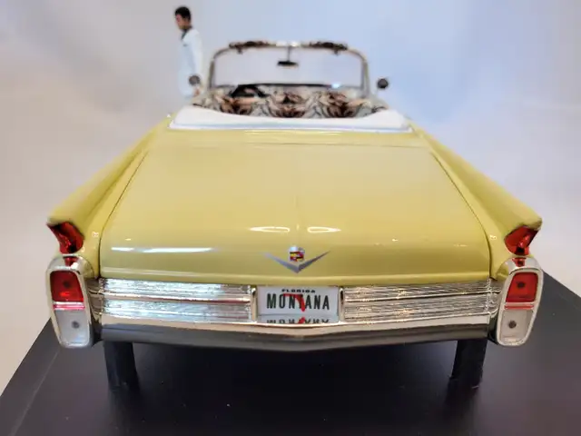1:18 Jada Scarface 1963 Cadillac Series 62 Tony Montana Figure