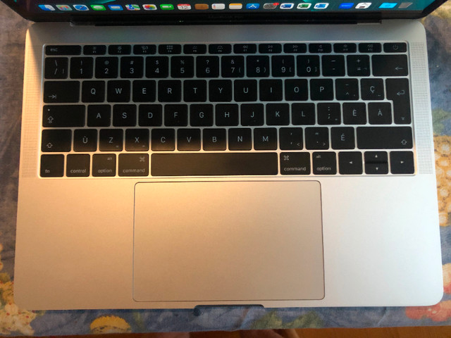 MacBook Pro 13" late 2016 Core i5 à 2.0 GHz 8 Go 1867 ddr3 SSD 2 dans Portables  à Longueuil/Rive Sud - Image 4