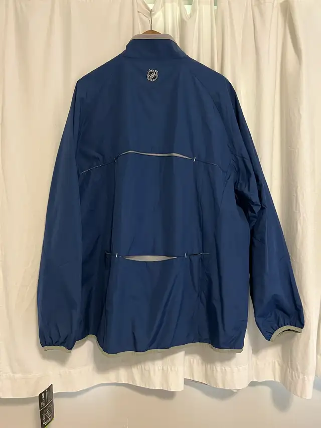 REEBOK - XL - NWT - MENS NHL TORONTO MAPLE LEAFS JACKET / COAT in Men's in Kingston - Image 7