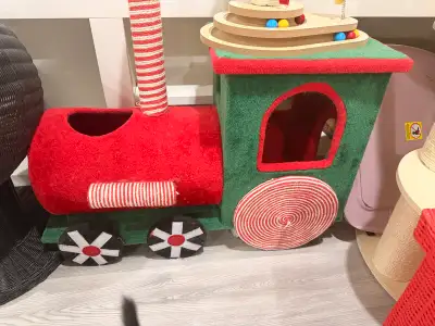 Barely used in the shape of a train always had a mat inside to keep it clean super cute $65 obo