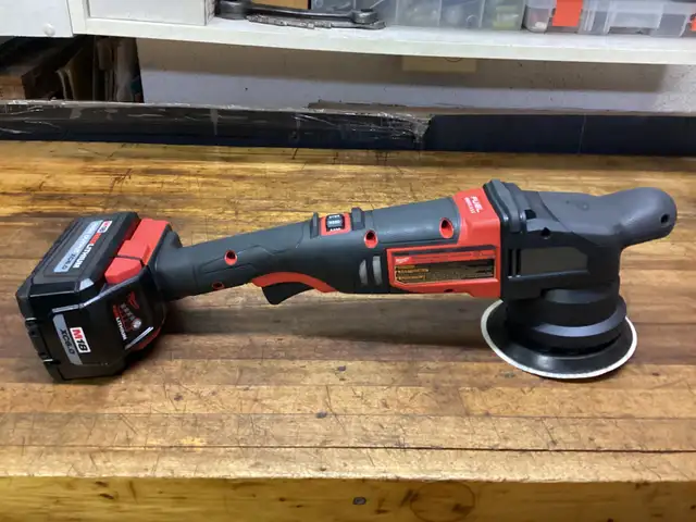 MILWAUKEE M18 FUEL BR. 15MM RANDOM ORBITAL POLISHER/6.0 AH BATT. in Power Tools in Barrie - Image 7