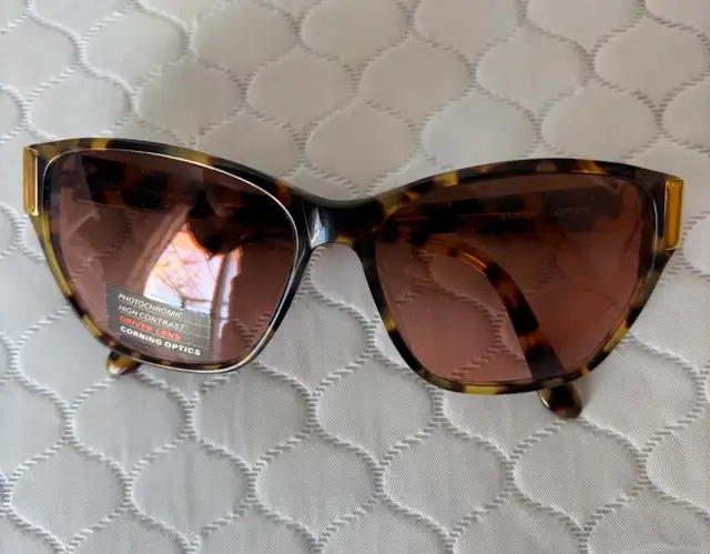 Serengeti Sunglasses  in Other in City of Montréal - Image 2