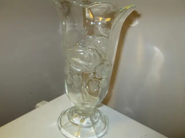 superbe vase a fleur des annees1978 in Home Décor & Accents in Laval / North Shore - Image 2