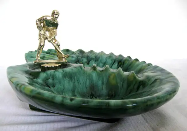 CENDRIER POTTERIE de BEAUCE JOUEUR D HOCKEY PLAYER ASH TRAY in Arts & Collectibles in West Island - Image 4