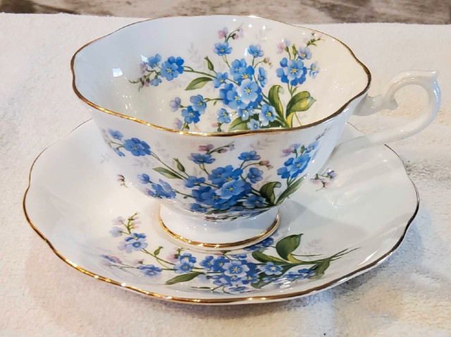 Royal Albert Vintage 1950s Forget Me Not Teacup and Saucer in Arts & Collectibles in Hamilton - Image 2