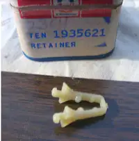 Wanted - Rectangle Wick Retainer w/Teeth GM Distributor