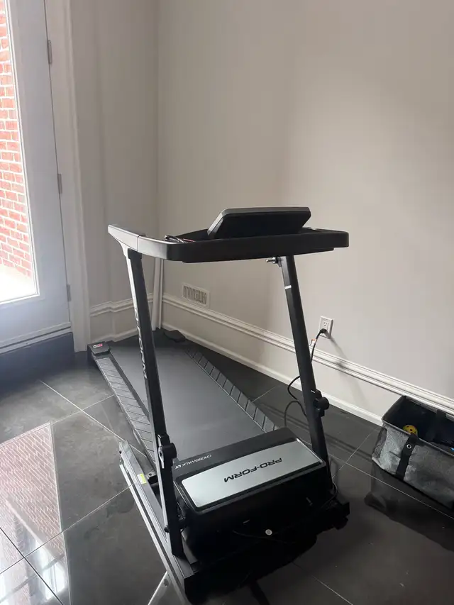 treadmill in Exercise Equipment in Markham / York Region - Image 3
