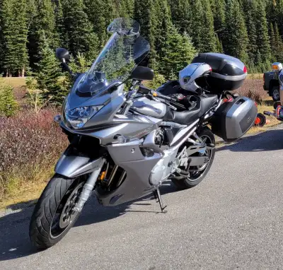 Full set of bags 3 windshields (stock, Zero Gravity, touring) Throttle lock Sargent seat. (W/stock s...
