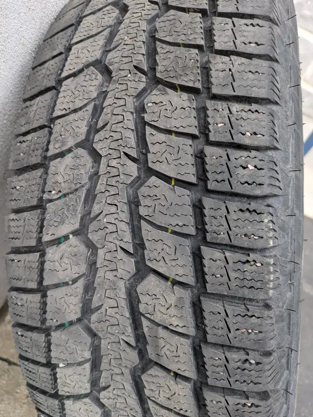 Pneus hiver Toyo Observe GSI-6 LS 2015/70 R16 in Tires & Rims in Trois-Rivières - Image 3