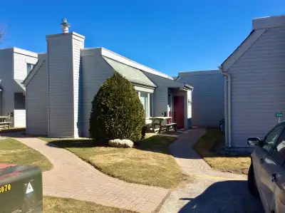 Would you like to be assured of a vacation every year in the Collingwood area? This is a one week de...