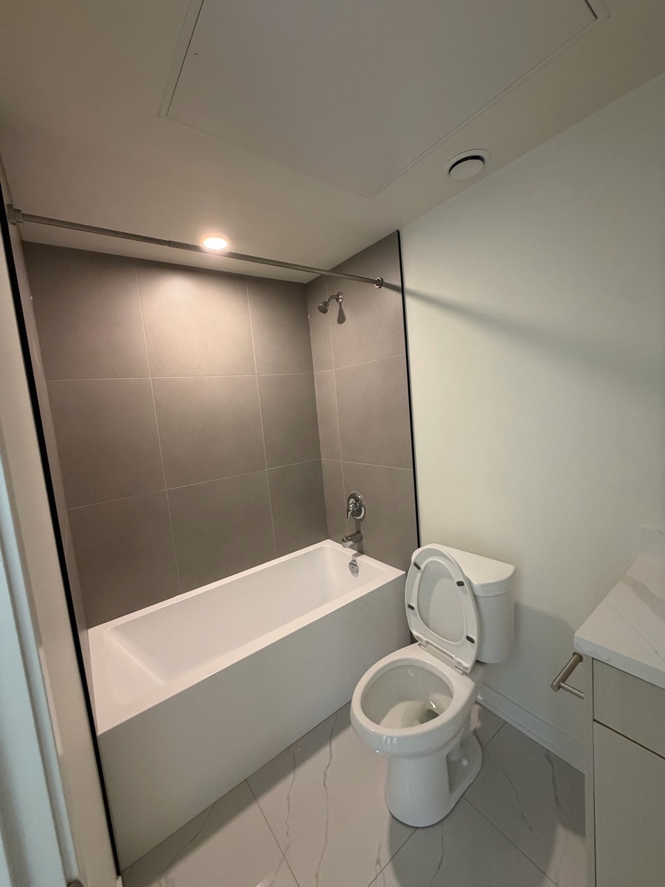 2 Beds 1 Bath - Condo For rent 4
