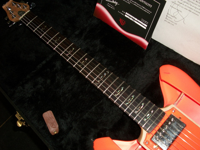 RKS Ribbed Orange Krush 2005 Excellent with OHSC in Guitars in Ottawa - Image 4
