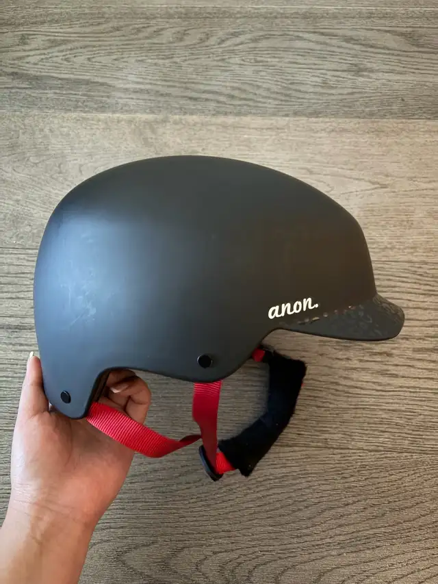 Women’s Anon Snowboard Helmet in Snowboard in Vancouver - Image 4