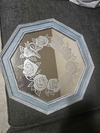 Engraved mirror 