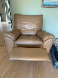FREE DELIVERY Natuzzi leather Recliner 