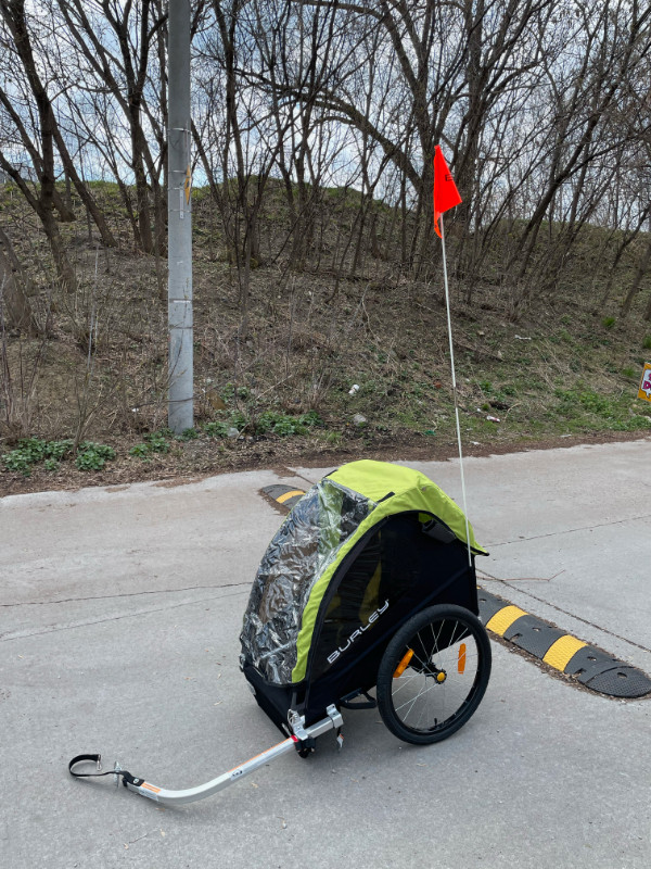 Burley single bike trailer for kids - barely used! in Kids in City of Toronto - Image 4