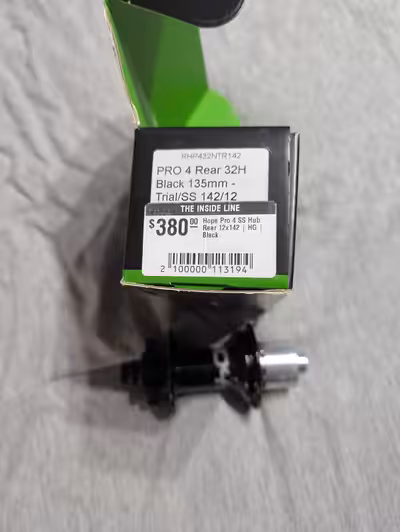 Brand new, never laced. Axle: 12 x 142 TA