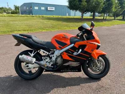 Looking for a starter bike that won’t let you down? FINANCING AVAILABLE! 2000 Honda CBR 600 F4 Very...
