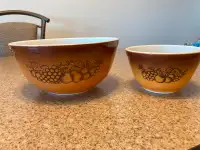 Pyrex Old Orchard Nesting Mixing Bowls