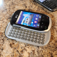 LG OPTIMUS C555 ⎮SLIDING Keyboard Phone 《 Telus Koodo 》