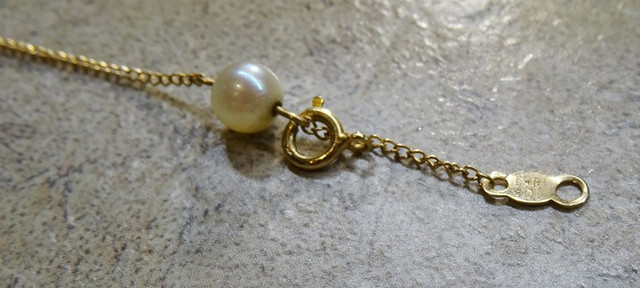 14K GOLD BRACELET floating pearl Bridesmaid DAINTY demure STATIO in Jewellery & Watches in Brantford - Image 2