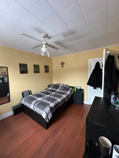 **SUBLET FOR A MALE 1 BEDROOM IN A 3 BEDROOM HOUSE** Live minutes from downtown and right next to th...