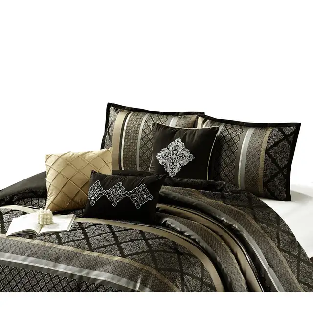 Queen Comforter Set in Bedding in Kitchener / Waterloo - Image 6