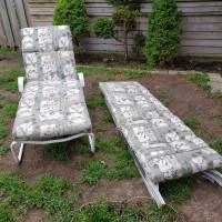 *** Outdoor chaise lounger sturdy good cushions reduced**