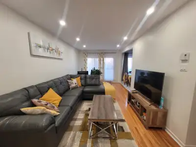 4 1/2 Apartment - walking distance to Angrignon Metro.