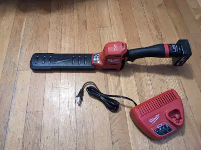 Milwaukee M12 Hedge Trimmer Kit (4.0ah battery + charger), View more