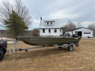 1648 Lowe Jon Boat 20hp Mercury 4 stroke short shaft Lowe trailer Located in Doaktown $9000