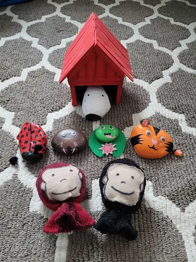 Animal Crafts Includes rock animals (Snoopy + house, lady bug + missing antenna, walrus, frog, and t...