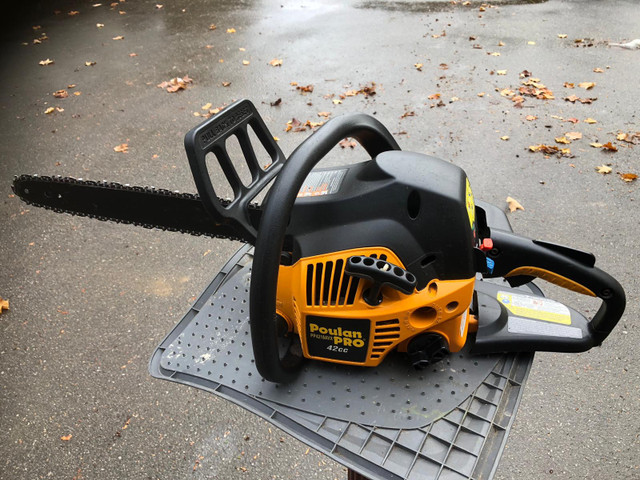 Chainsaw Poulan Pro chain saw 18 inch cut firewood gas powered in Power Tools in Oakville / Halton Region - Image 3