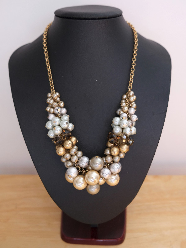 Lia Sophia snowball necklace in Jewellery & Watches in Edmonton