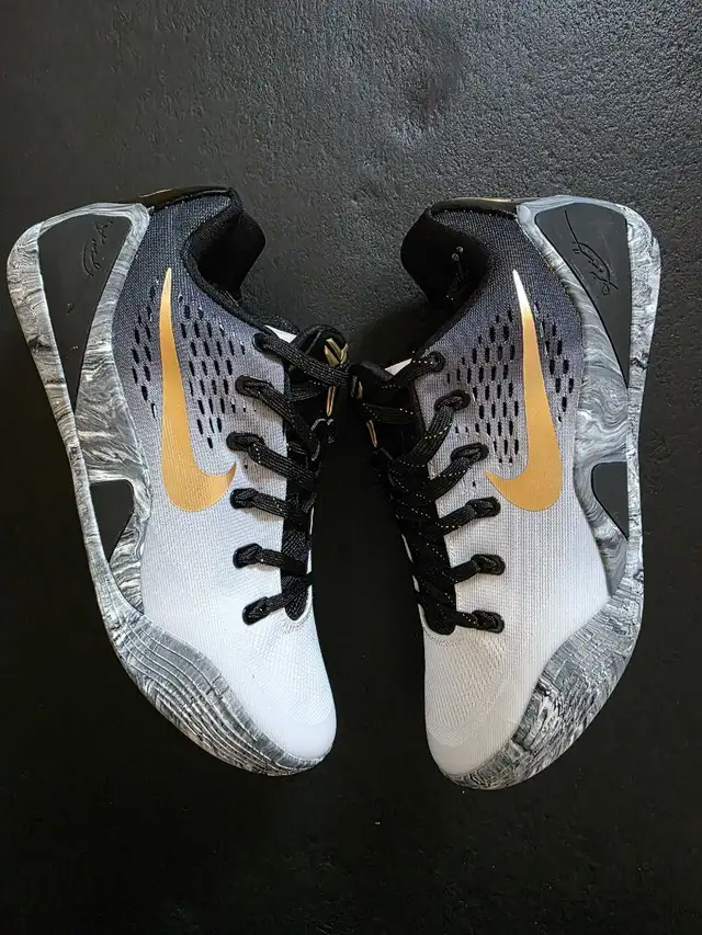 Kobe 9 Mambacita size 8 in Men's Shoes in Mississauga / Peel Region - Image 4