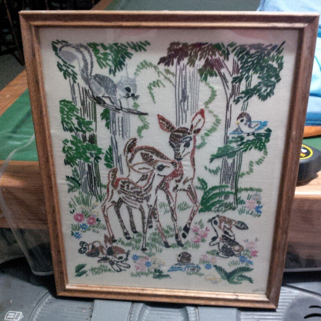 LOOK!FRAMED Crewel Embroidery of BAMBI and MOTHER  WALL HANGING dans Art et objets de collection  à Calgary - Image 2