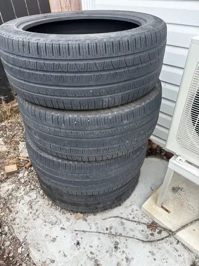 22 inch wheels that came off a Ram sport , 8 tires in total , 4 pirelli scorpion verde , 4 dealershi...